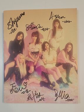 Kpop Authentic Everglow Signed Photobook